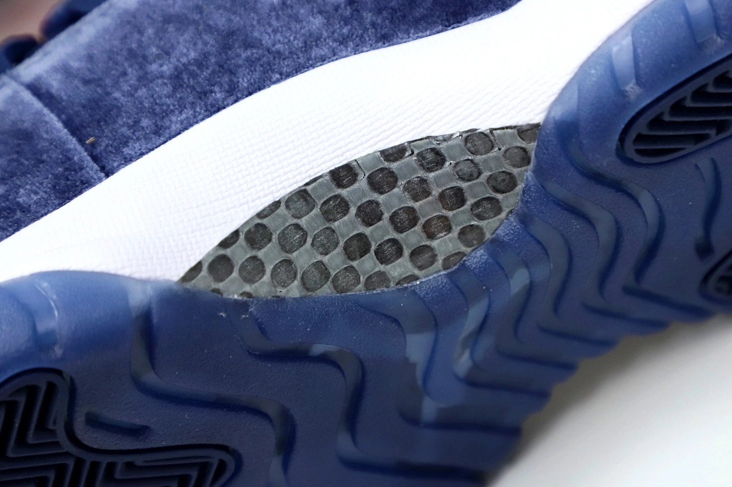 MIDNIGHT RETRO 11 JORDAN NAVY AIR 0115